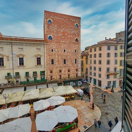 Apartmentsarena - Suite Mercatorum - Piazza Erbe Verona Exterior foto