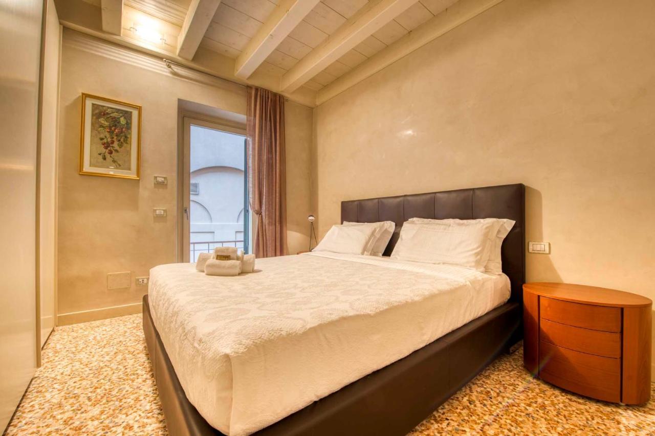 Apartmentsarena - Suite Mercatorum - Piazza Erbe Verona Exterior foto
