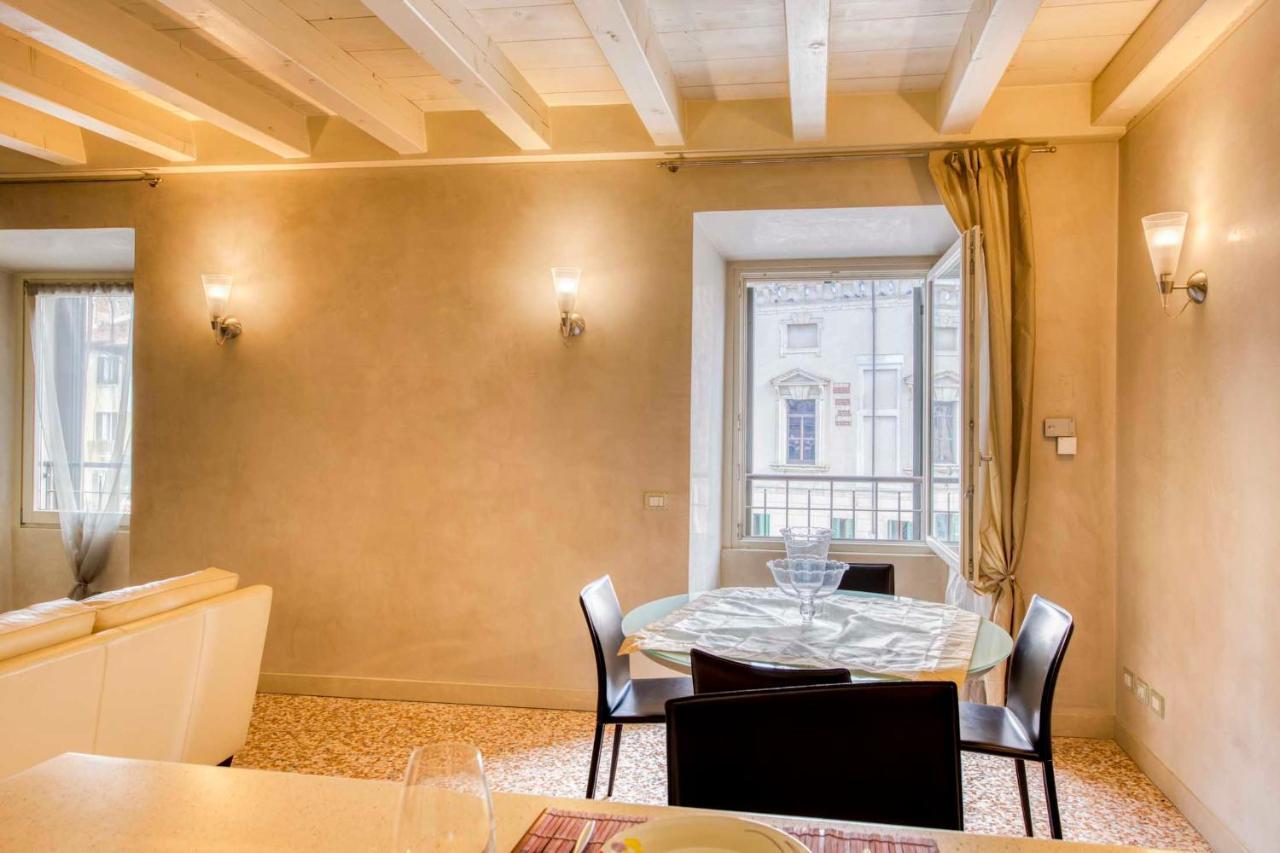 Apartmentsarena - Suite Mercatorum - Piazza Erbe Verona Exterior foto
