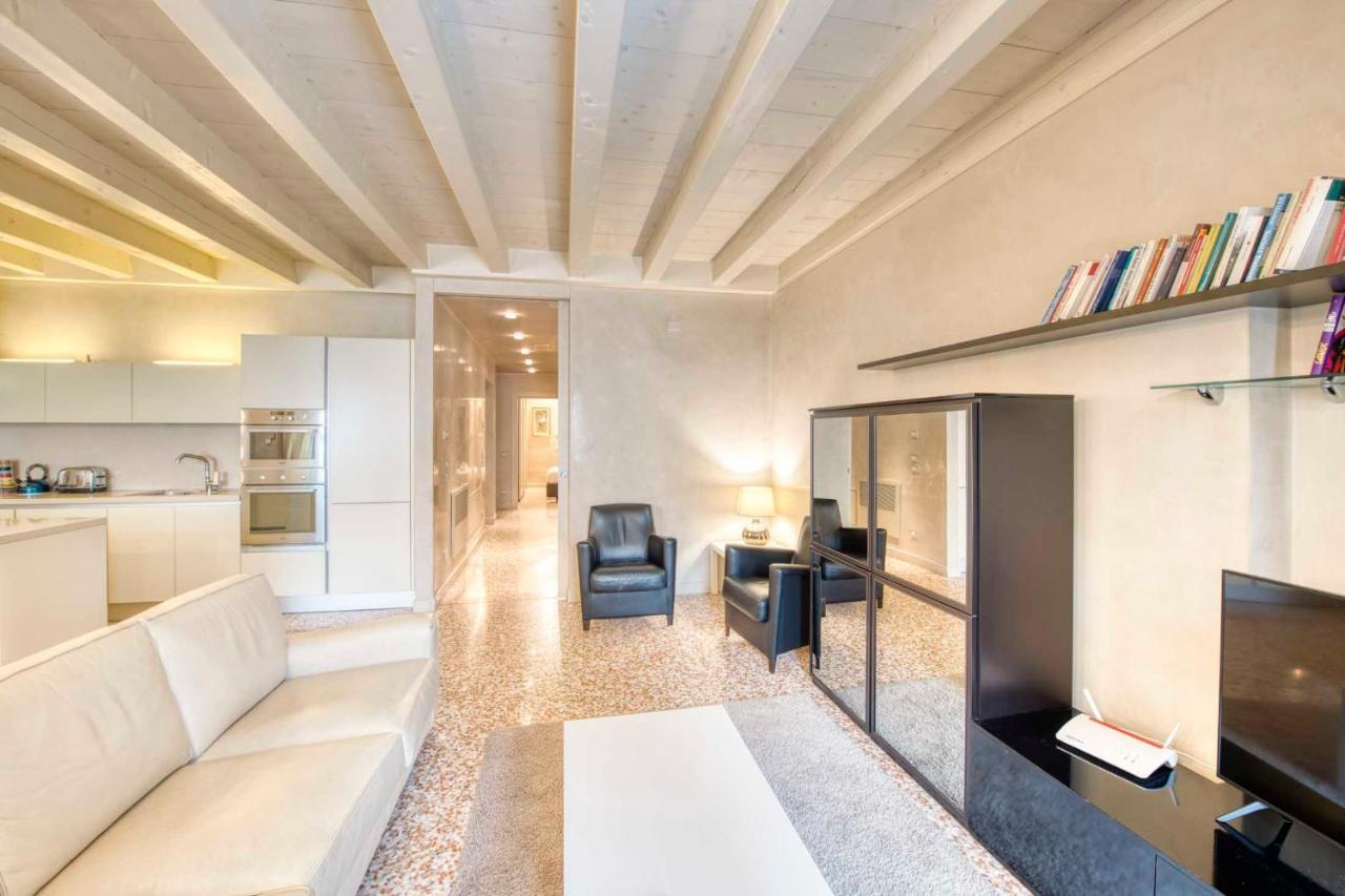 Apartmentsarena - Suite Mercatorum - Piazza Erbe Verona Exterior foto
